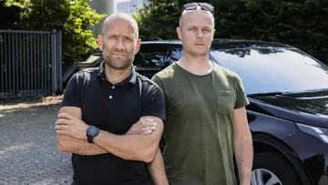 Задник к сериалу "Hunted" #1417318