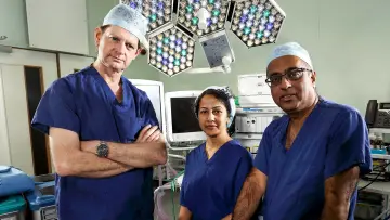 Задник к сериалу "Surgeons: At the Edge of Life" #1512533