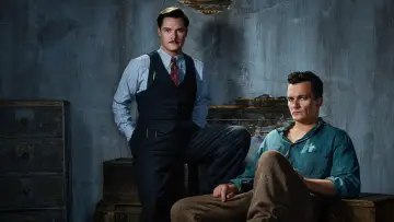 Задник к сериалу "Странный ангел" #1850388