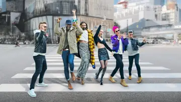 Задник к сериалу "Натурал глазами гея" #1482584