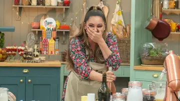 Задник к сериалу "The Great Celebrity Bake Off for Stand Up To Cancer" #1537209