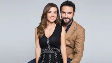 Задник к сериалу "Το Σόι Σου" #1352018