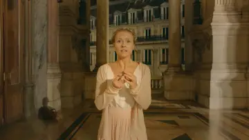 Задник к сериалу "Найди меня в Париже" #1376539