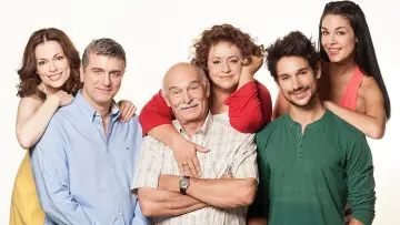 Задник к сериалу "Μην Αρχίζεις τη Μουρμούρα" #1388670