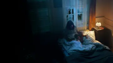 Задник к сериалу "Преследуемые призраками" #1468784