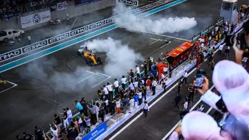 Задник к сериалу "Formula 1. Драйв выживания" #1367129