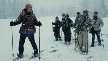 Задник к сериалу "Девять совсем незнакомых людей" #1377718