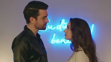 Задник к сериалу "Любовь напоказ" #1787245