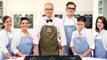 Задник к сериалу "Christopher Kimball