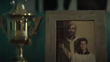 Задник к сериалу "Полуночная месса" #1844230