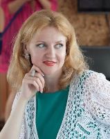 Яна Попова