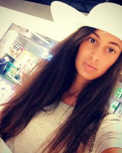 Анна Суховарова