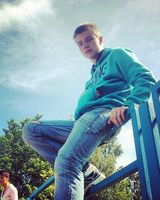 Артем Довжинец