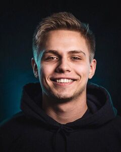 Илья Медведев