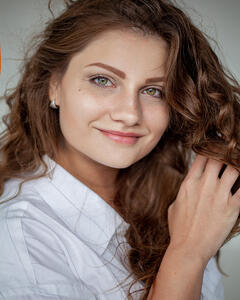 Лена Айвазова