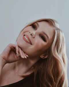 Анна Свешникова