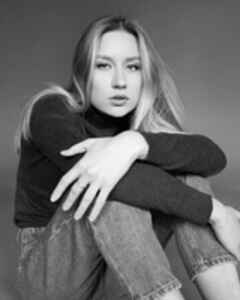 Арина Максимова