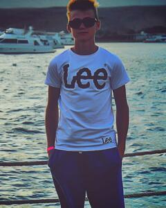 Артем Муравейко