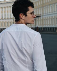 Андрей Лавров