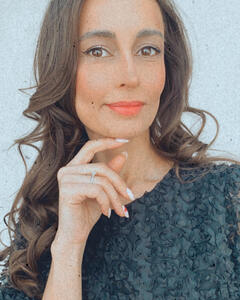 Аня Асланова