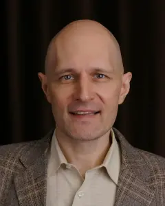 Денис Медведев