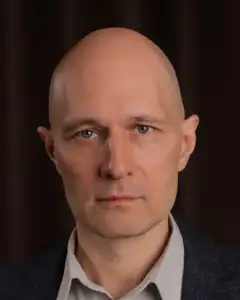 Денис Медведев