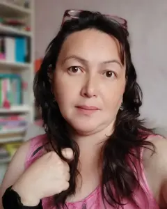 Анжела Надирова