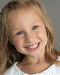 Александра Мраева