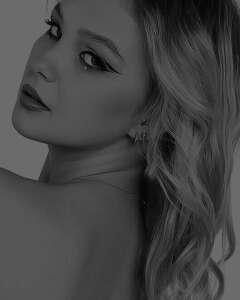 Яна Верижникова