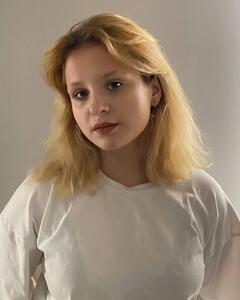 Глория Бажура