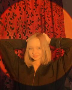 Вика Леонова