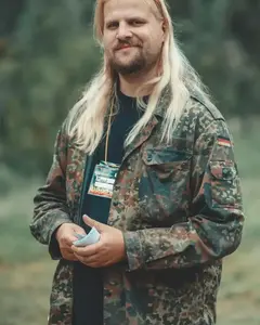 Марк Иванов