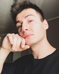 Александр Валиев