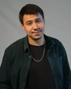 Максим Серов