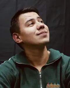 Максим Серов