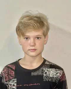 Максим Мазуров