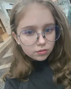 Анна Максимова