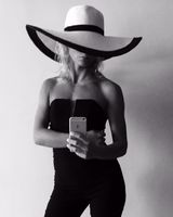 Лена Вокура