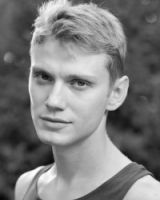 Макс Тихонов