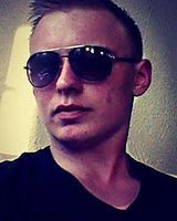 Денис Илларионов