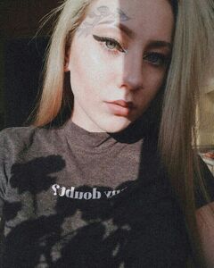 Элина Гумбатова