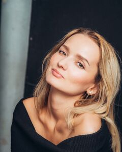 Анна Астер