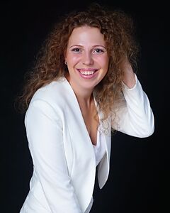 Елена Истрати