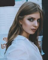 Лола Вайрум