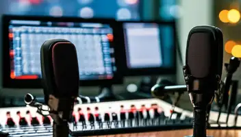 Диджей в Actyality Dance Club и ведущие утреннего и вечернегошоу