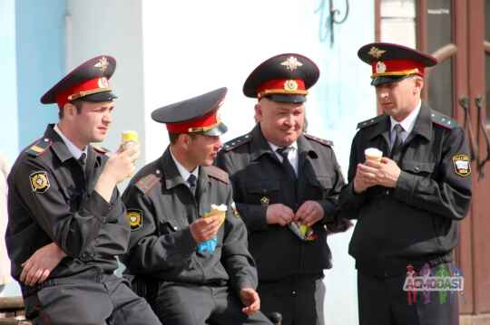 Мужчины на роль полицейских по костюм