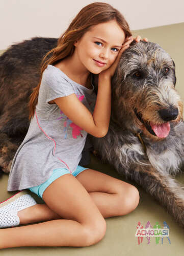 Девочка для рекламного ролика о поиске собак