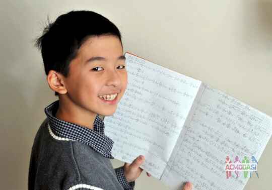 Мальчик, разговорный китайский на уровне носителя или HSK-6