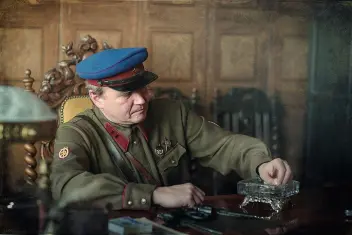 СОТРУДНИК НКВД (в своей форме)