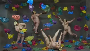 Актриса на сьемку постановочного боя